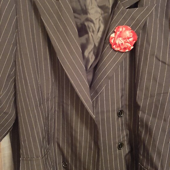 Men's 2XL Pinstripe Gangster Suit w/ Hat and Accessories - Picture 3 of 6